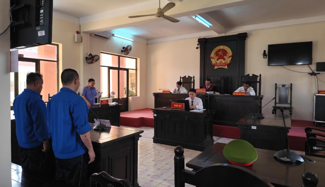 불법 어업을 위해 외국 해역으로 어선을 보낸 부자에게 징역 12년 선고.