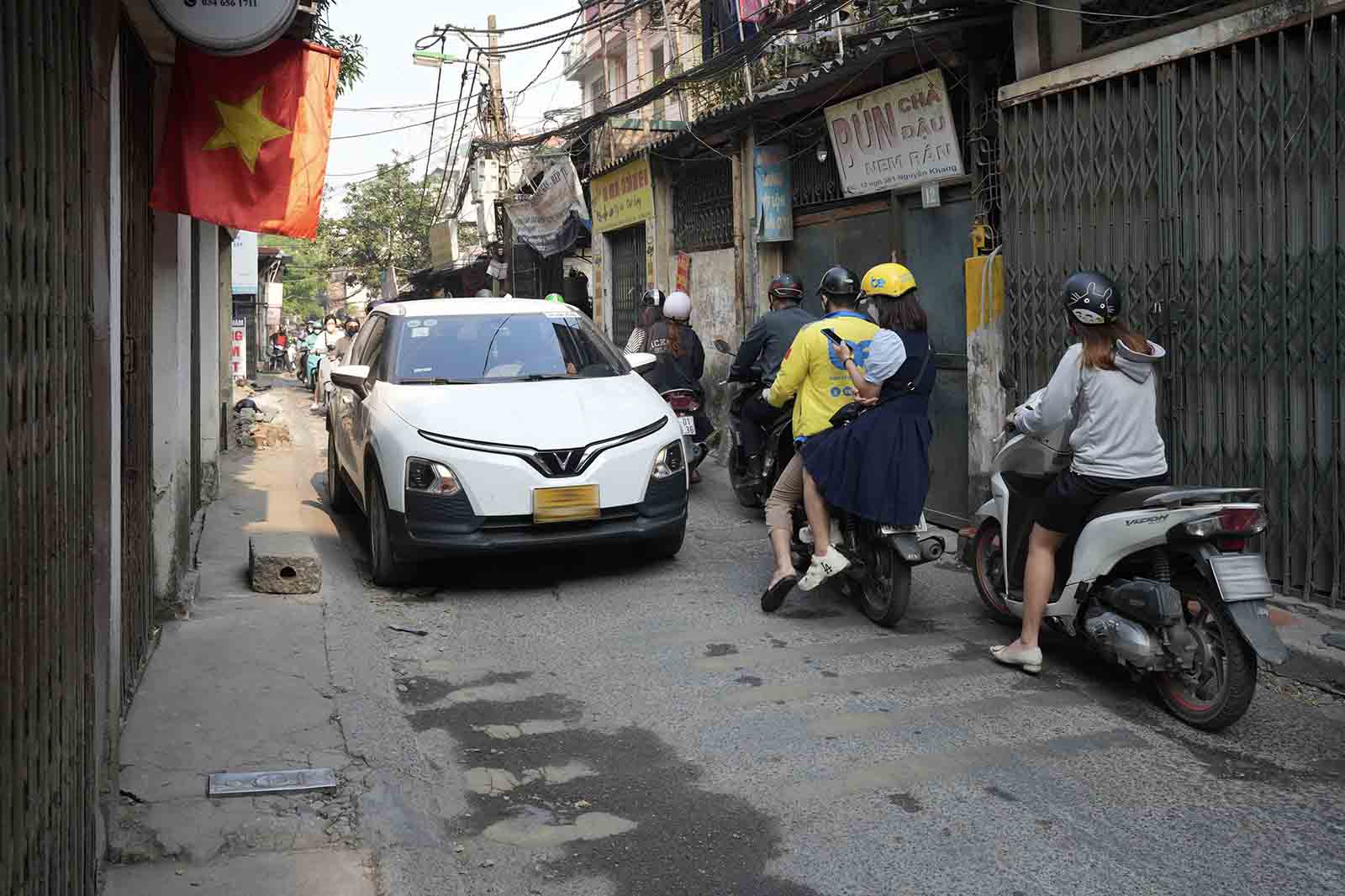Lane 381 Nguyen Khang Street (Cau Giay Ward, Hanoi). Photo: Song Huu