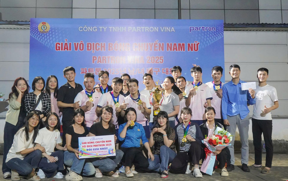 Mot so hinh anh le be mac giai bong chuyen Nam – Nu do Cong doan Cong ty TNHH Partron Vina to chuc. Anh: An Vi