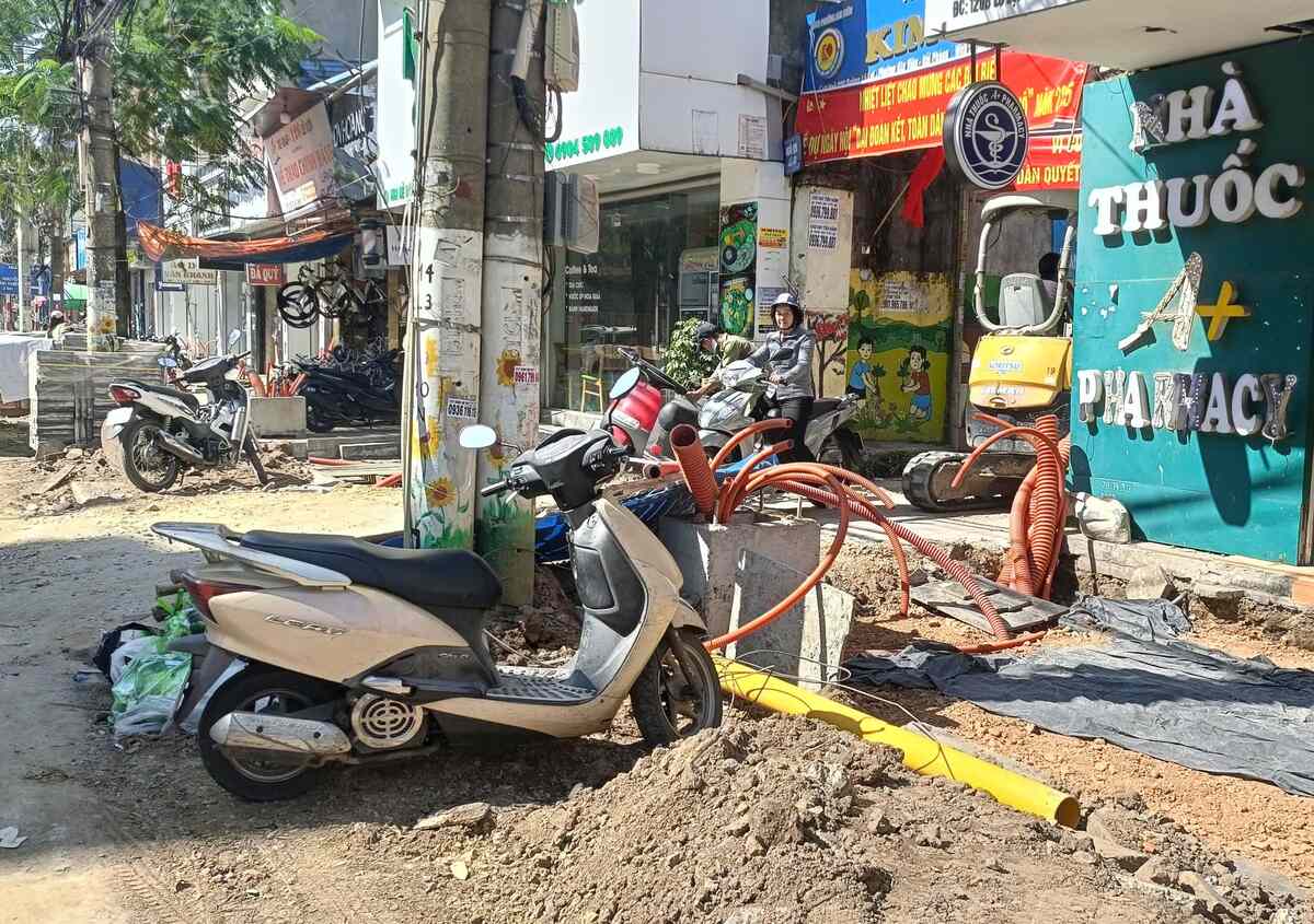 Du kien den het thang 12, cong trinh thi cong cai tao duong he Le Loi hoan thanh. Ảnh: Bang Tam