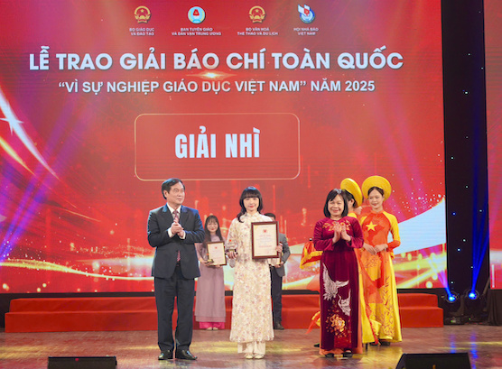 Nhom phong vien Bao Lao Dong dat giai B Giai Bao chi vi su nghiep Giao duc Viet Nam 2025 voi tac pham Vi the nha giao toa sang trong ky nguyen vuon minh cua dan toc.  