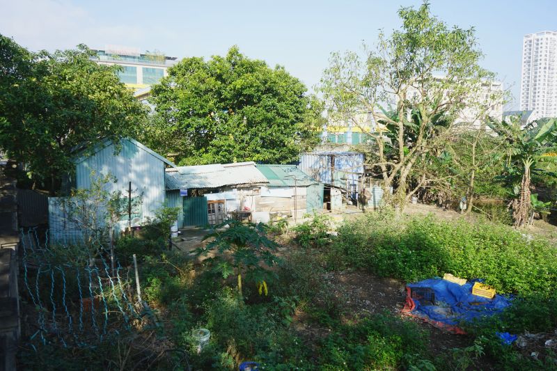 Khu nha lan, nha trong coi xap xe ben trong du an. Anh: Quach Du