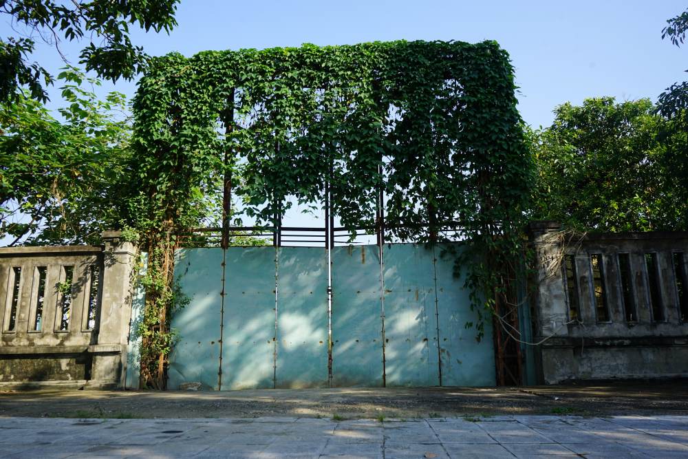 Khu vuc loi vao du an khach san cao cap 5 sao, van phong lam viec, van phong cho thue ...cua Cong ty Co phan Xi mang Cong Thanh. Anh: Quach Du