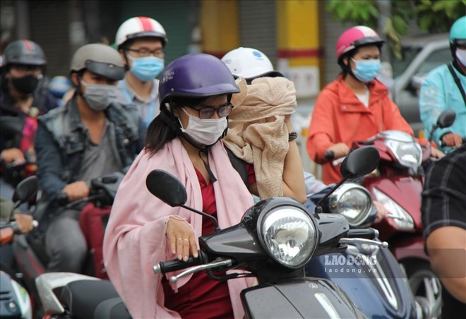 The weather forecast for the South is cold due to the influence of a strong cold air mass, with the risk of widespread thunderstorms, high tides... Photo: Chan Phuc