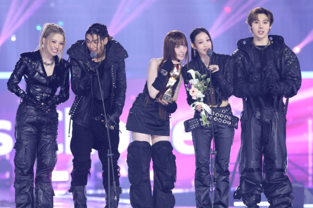 El grupo Allday Project tiene su primera copa Daesang en su carrera. Foto: tomada de video