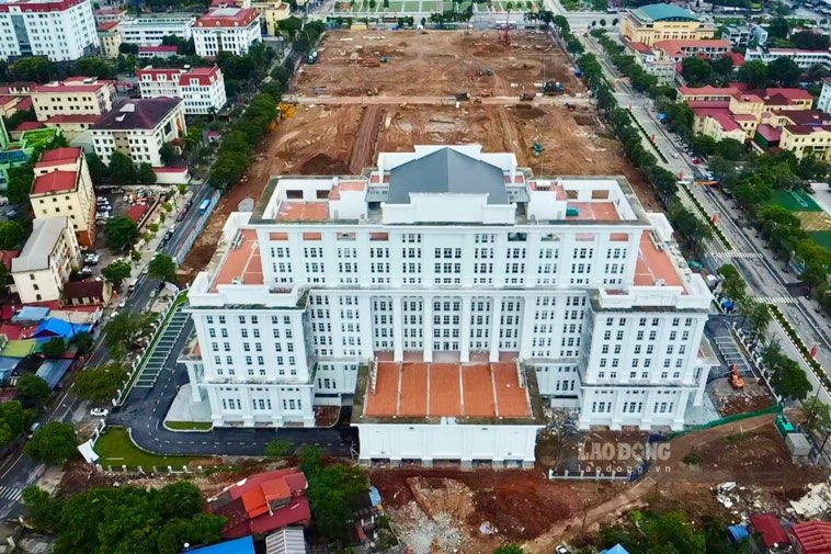 Du an pho di bo trung tam dang trong giai doan thi cong, san gat mat bang. Anh: Dang Vu.