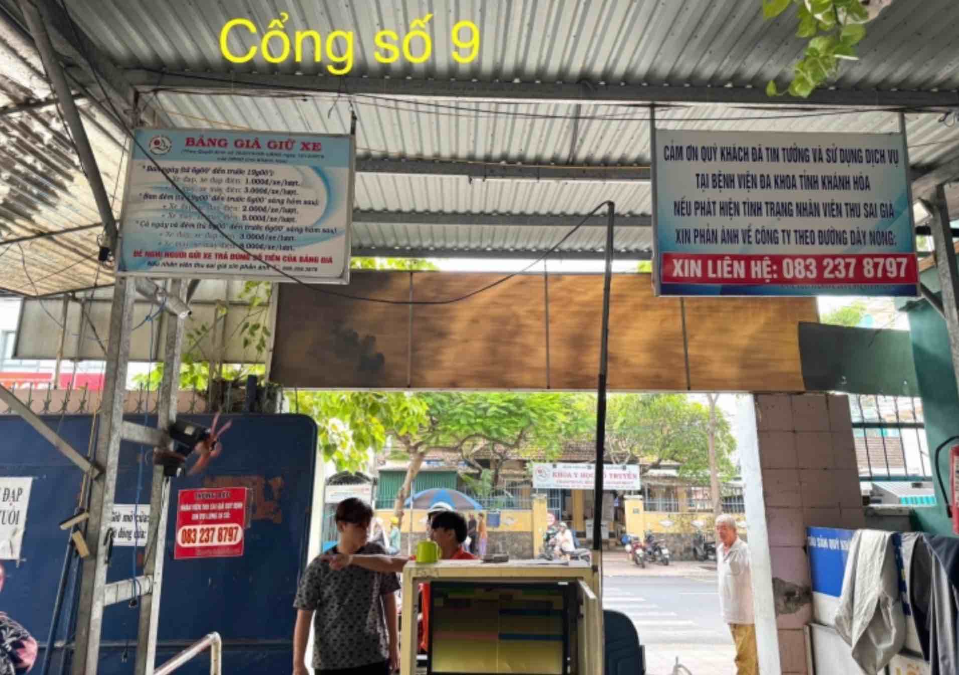 Image at the parking lot in the grounds of Khanh Hoa General Hospital. Photo: Loc Tho