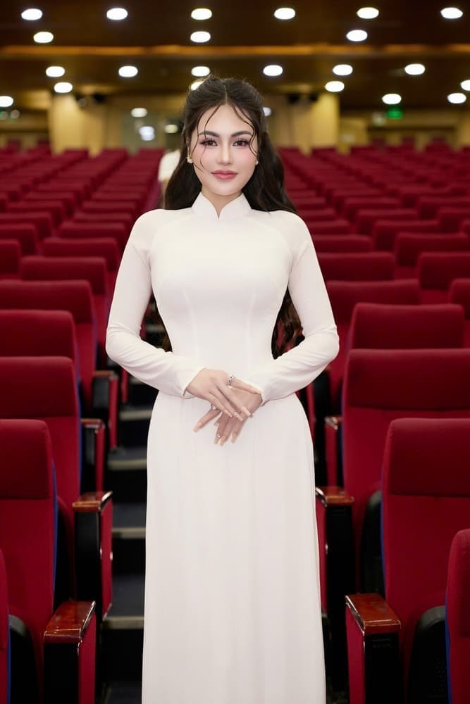 Hoa hau Di Kha Han lua chon 