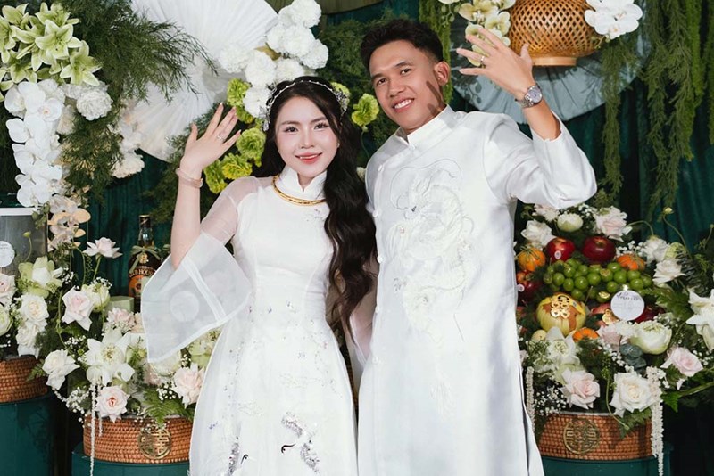 Tuyen thu Viet Nam va vo trong ngay dinh hon. Anh: NVCC