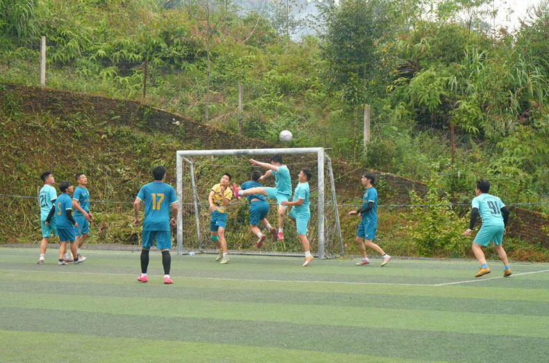 Cac tran bong dien ra soi noi, hap dan, kich tinh. Anh: Quynh Anh