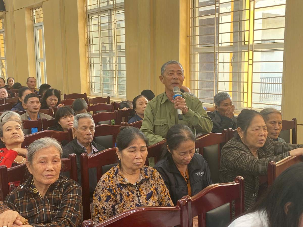 People are demanding to know about the situation of the dike, and the appeal is open to the appeal of the project. Photo: Hoang An Rising Information Center, Hai Phong