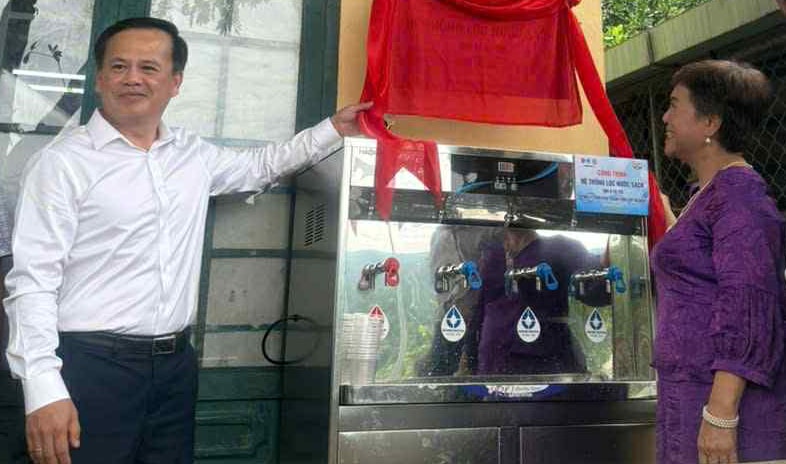 May loc nuoc duoc trao tang cho Truong Tieu hoc Thanh My, Da Nang. Anh: Truong An