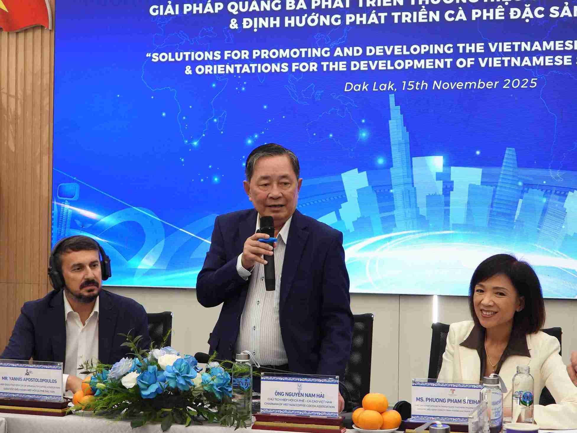 Nhieu y kien chat luong duoc neu trong buoi toa dam. Anh: Bao Trung