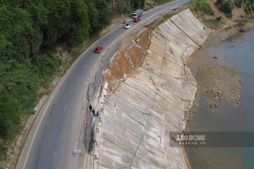 Le ministere de la Construction repond aux deputes a l'Assemblee nationale sur les transports dans les regions montagneuses. Photo : PV