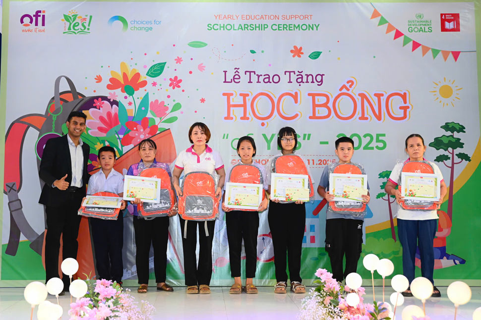 Ong Vinod Ghanesh -  Giam doc CN Cong ty trao hoc