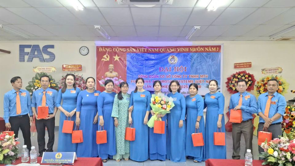 The Executive Committee of the Trade Union of FASV LLC for the 2025-2030 term launched the congress. Photo: Hoang Loc
