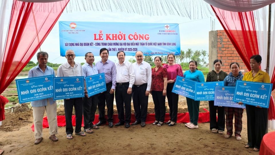 ヴィンロン祖国戦線は貧困を年間 1 ～ 1.5% 削減し、「貧困者のための」基金に年間少なくとも 300 億ドンを動員しています。写真: ホアン・ロック