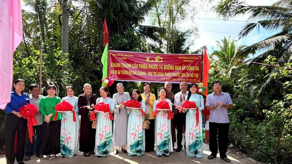 Khanh thanh cau va duong nong thon do MTTQ tinh Vinh Long phoi hop van dong xay dung. Anh: Hoang Loc