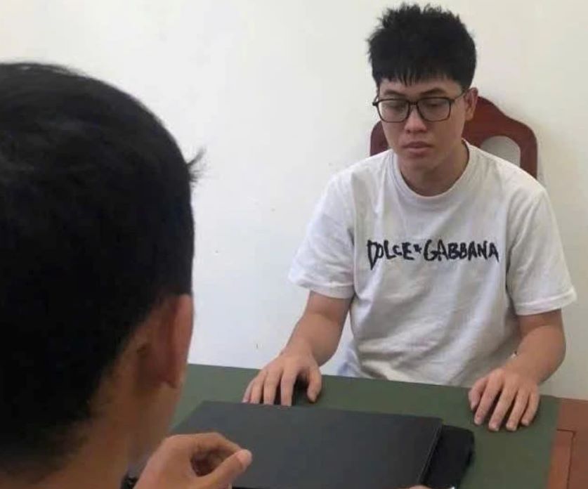 Lê Minh Nghĩa tại cơ quan công an. Ảnh: Công an TP Đà Nẵng