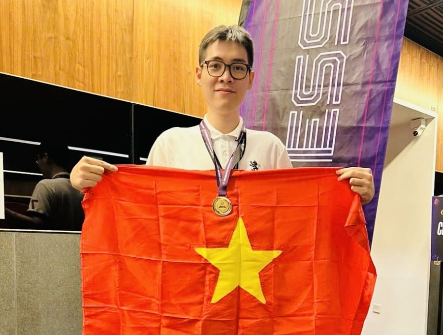 Grandmaster Le Tuan Minh won the first gold medal for Vietnamese chess at the Congress. Photo: Nguyen Minh