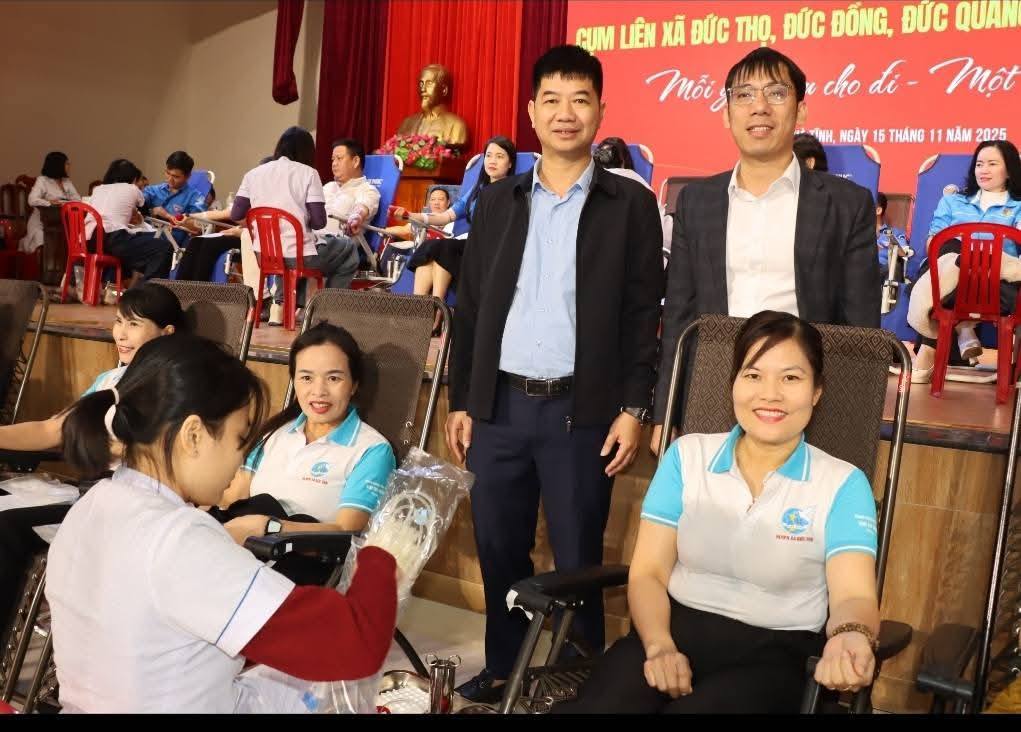 Many people participated in blood donation. Photo: Duc Quang.