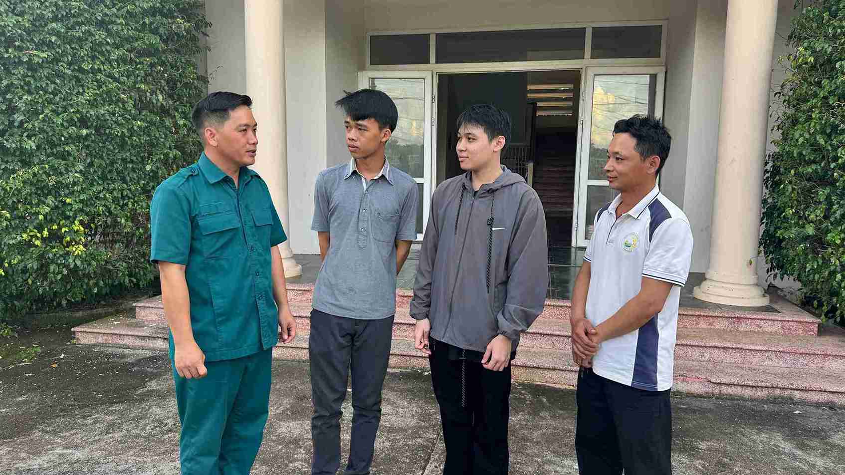 Nguoi uy tin o xa Ea Wer dong vien, tuyen truyen thanh nien song va hoc tap theo dao duc Ho Chi Minh. Anh: Bao Lam