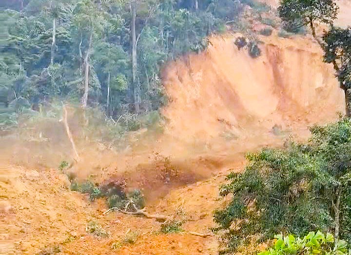 Hien truong vu sat lo nui nghiem trong tai xa Hung Son, TP.Da Nang. Anh: Truong An