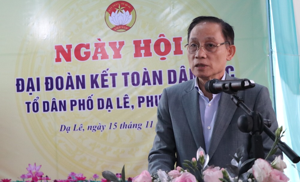 Bi thu Trung uong Dang, Bo truong Bo Ngoai giao Le Hoai Trung danh gia cao tinh than chu dong va doan ket cua chinh quyen va nhan dan trong thien tai. Anh: Quang An