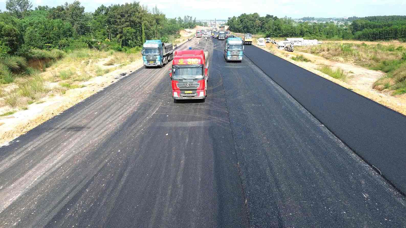 Construccion de la autopista que atraviesa la provincia de Dong Nai conectando el aeropuerto de Long Thanh. Foto: HAC