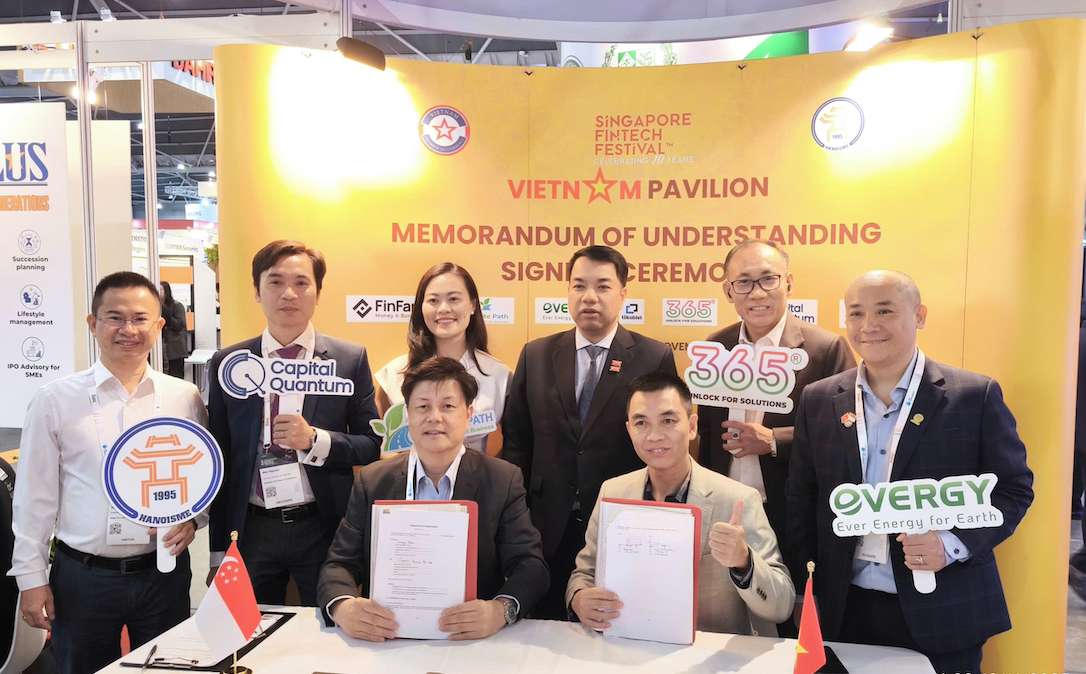 Doanh nghiep Viet Nam ky ket voi doi tac. Anh: T.H