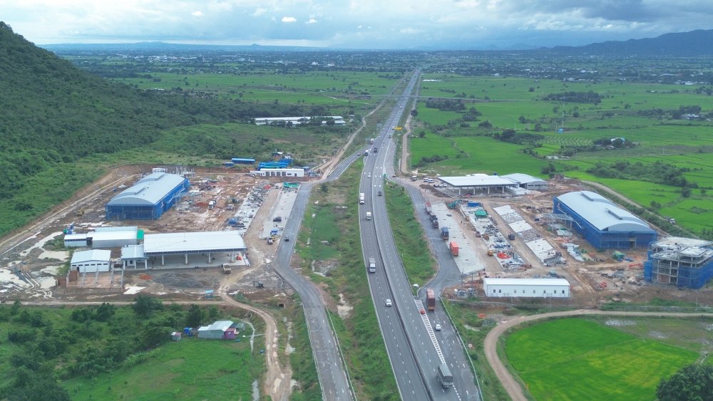 Dien mao tram dung nghi tai km205 cao toc Vinh Hao - Phan Thiet. Anh: Duy Tuan 