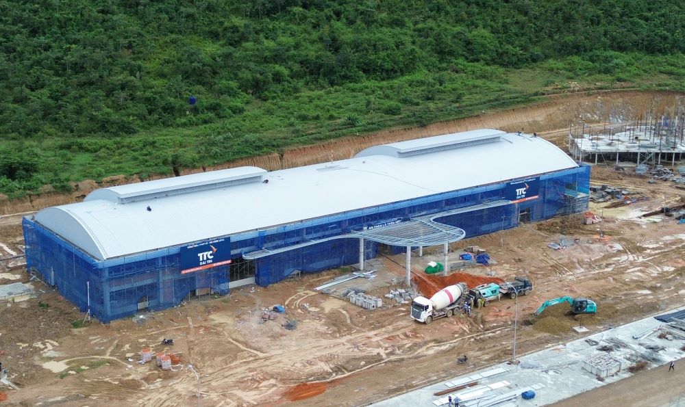 Mot goc cong truong dang thi cong khoi nha va duong noi bo. Anh: Duy Tuan 