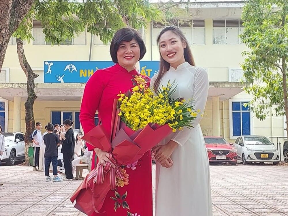 11월 20일을 맞아 선생님께 의미 있는 축복을 보냅니다. 사진: 쩐 오안