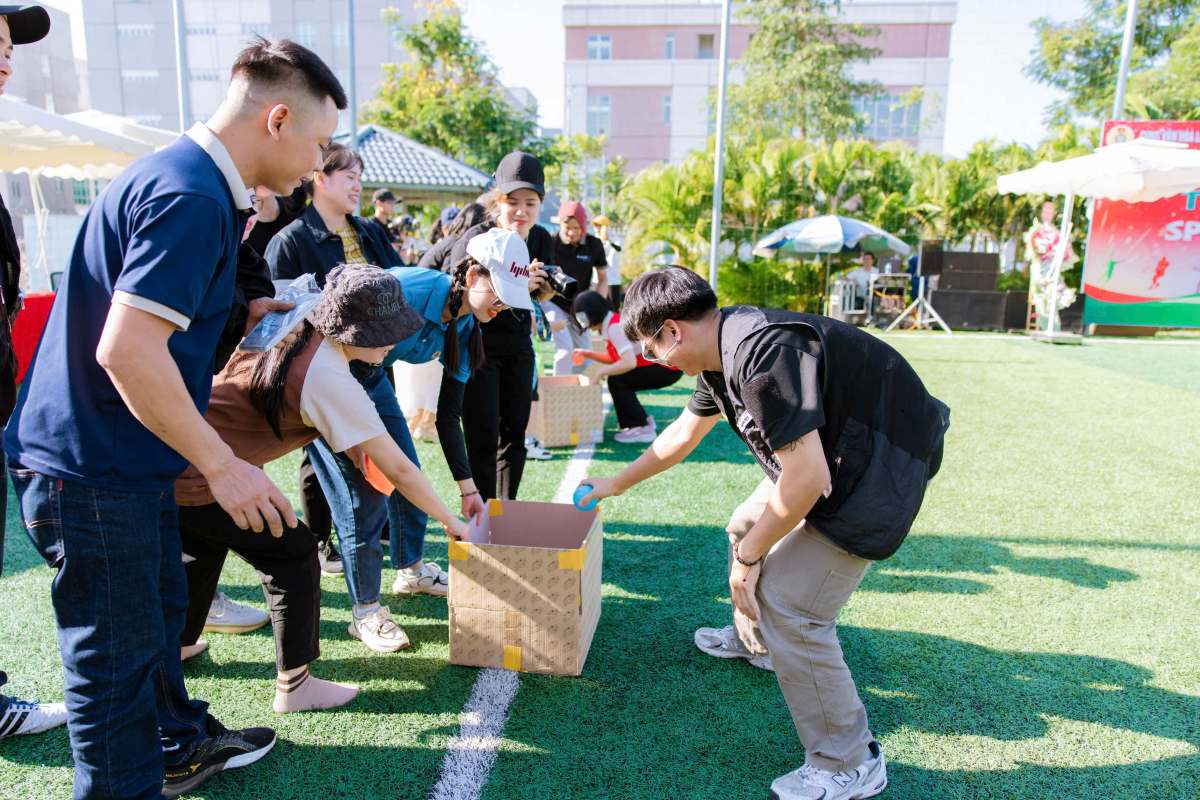 Ngay hoi the thao thu hut su tham gia cua hon 200 cong nhan, lao dong cong ty. Ảnh: Cung Viet Tiep