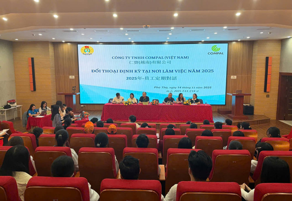 Toan canh buoi doi thoai dinh ky do Cong ty TNHH Compal Viet Nam to chuc. Anh: An Vi