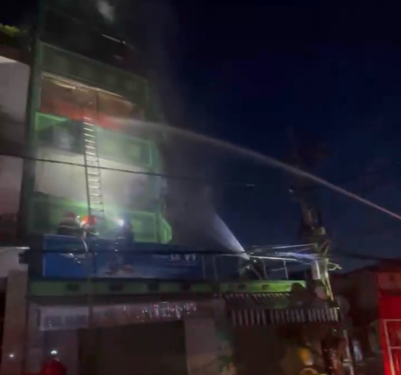 La casa de 4 pisos donde ocurrio el incendio. Foto: Thanh Thuy