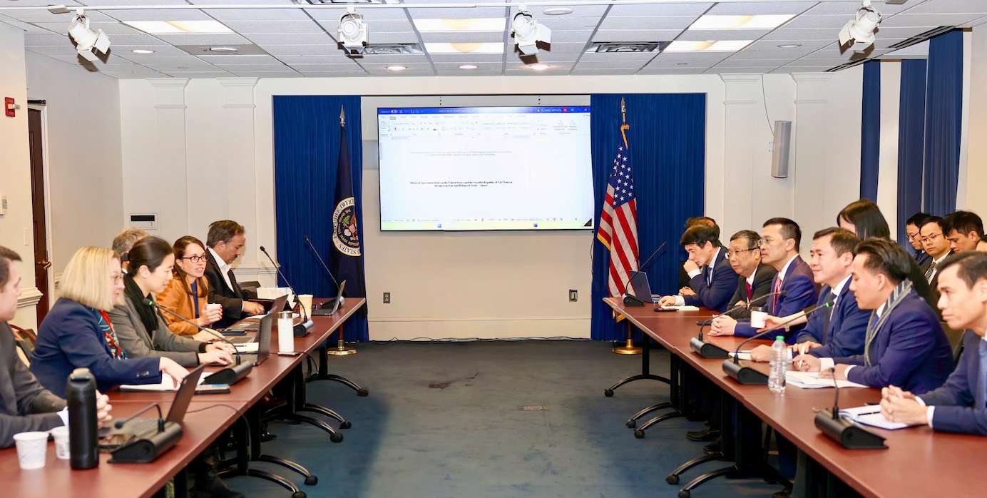 Deputy Minister of Industry and Trade, Deputy Head of the Government negotiation Delegation Nguyen Sinh Nhat Tan worked with the US side in the technical negotiation session. Photo: Ministry of Industry and Trade