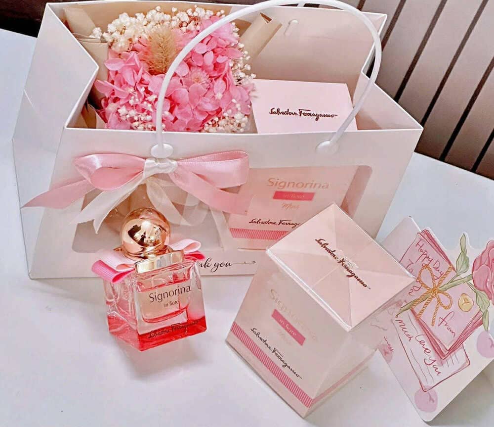 Set cosmetics will be a practical gift for teachers on the occasion of November 20. Photo: Huong Lee