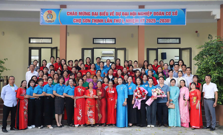 El sindicato de base del mercado de Son Thinh cuenta actualmente con 199 miembros principalmente pequeños comerciantes y trabajadores autonomos en el mercado. Foto: Thuy Huong