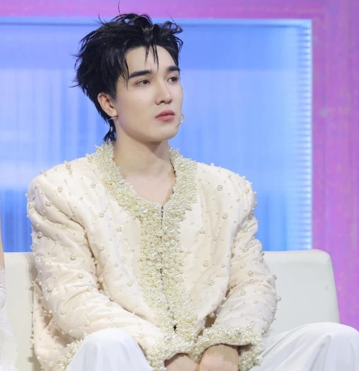 Rapper OgeNus. Anh cat tu video