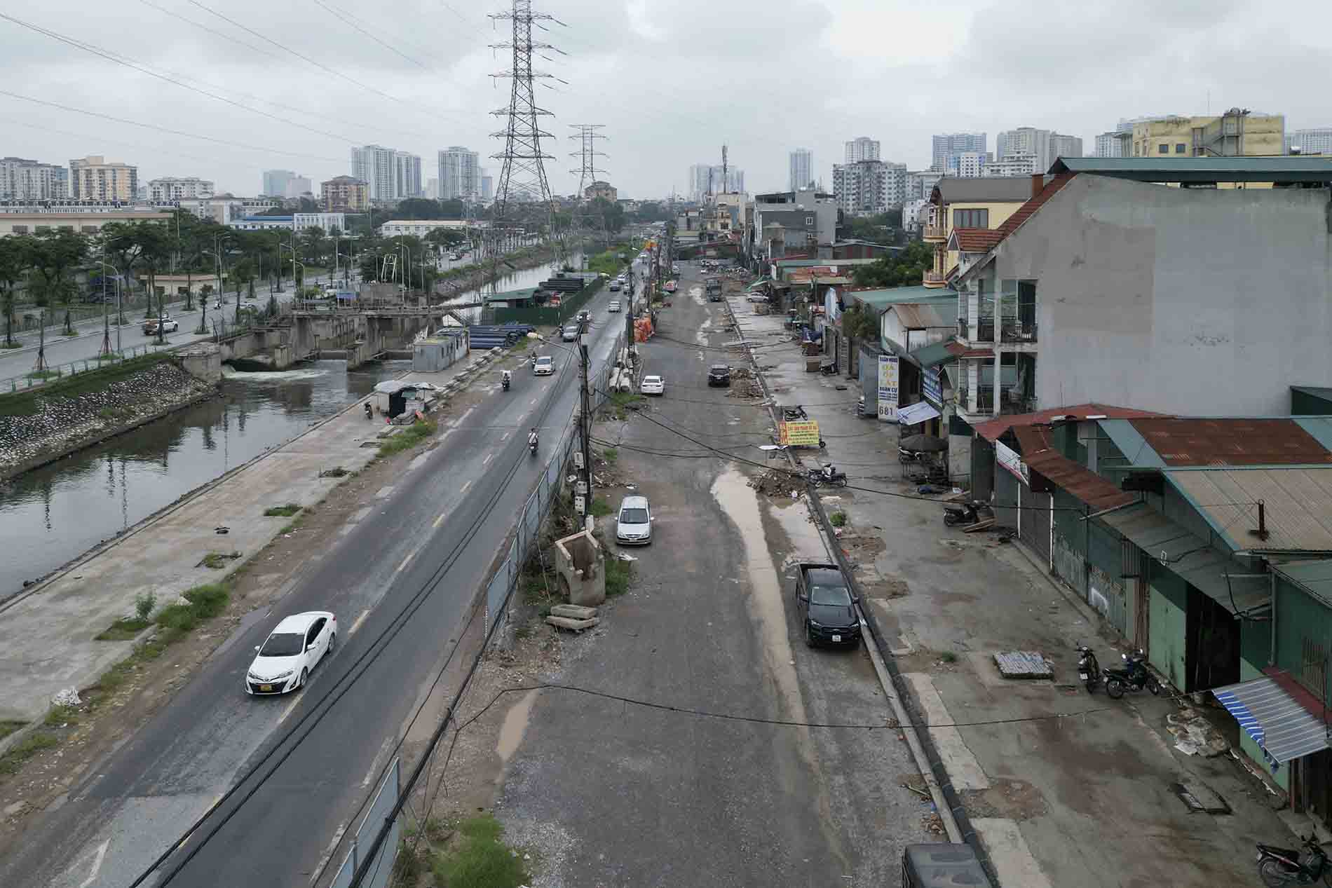 A section of Tam Trinh Street (Hanoi) is being expanded. Photo: Song Huu