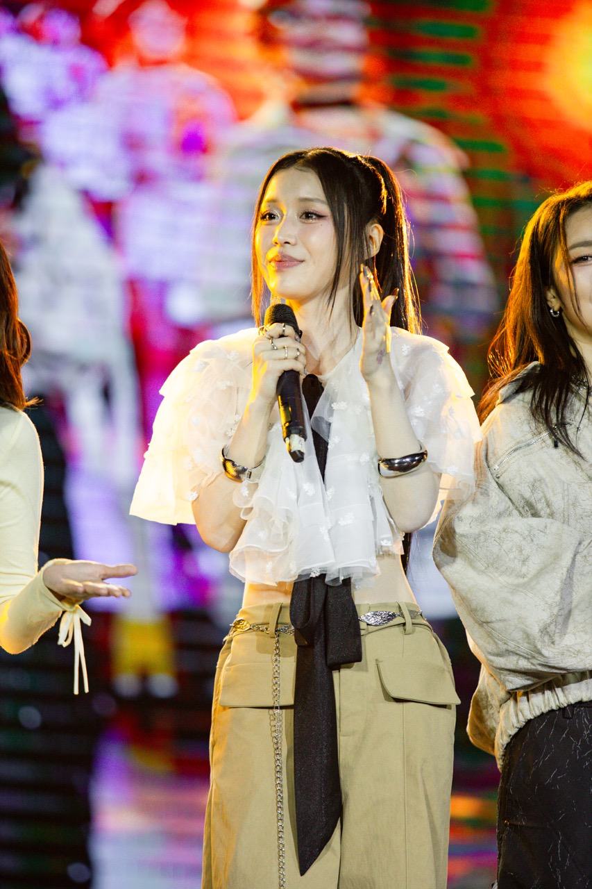 Han Sara giao luu cung fan. Anh: Ban to chuc.