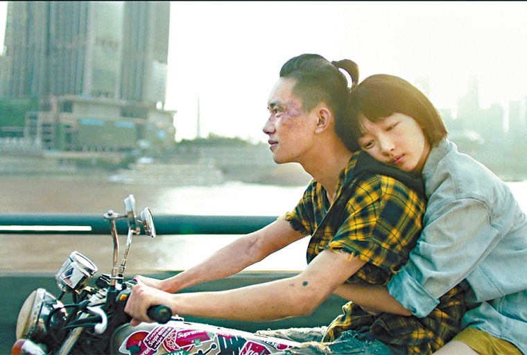 Dich Duong Thien Ti va Chau Dong Vu trong phim “Em cua thoi nien thieu“. Anh: Nha san xuat