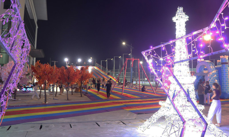 Khu vui choi thieu nhi trong khuon vien Nha thi dau The duc The thao Lien doan Lao dong tinh. Anh: Manh Hung