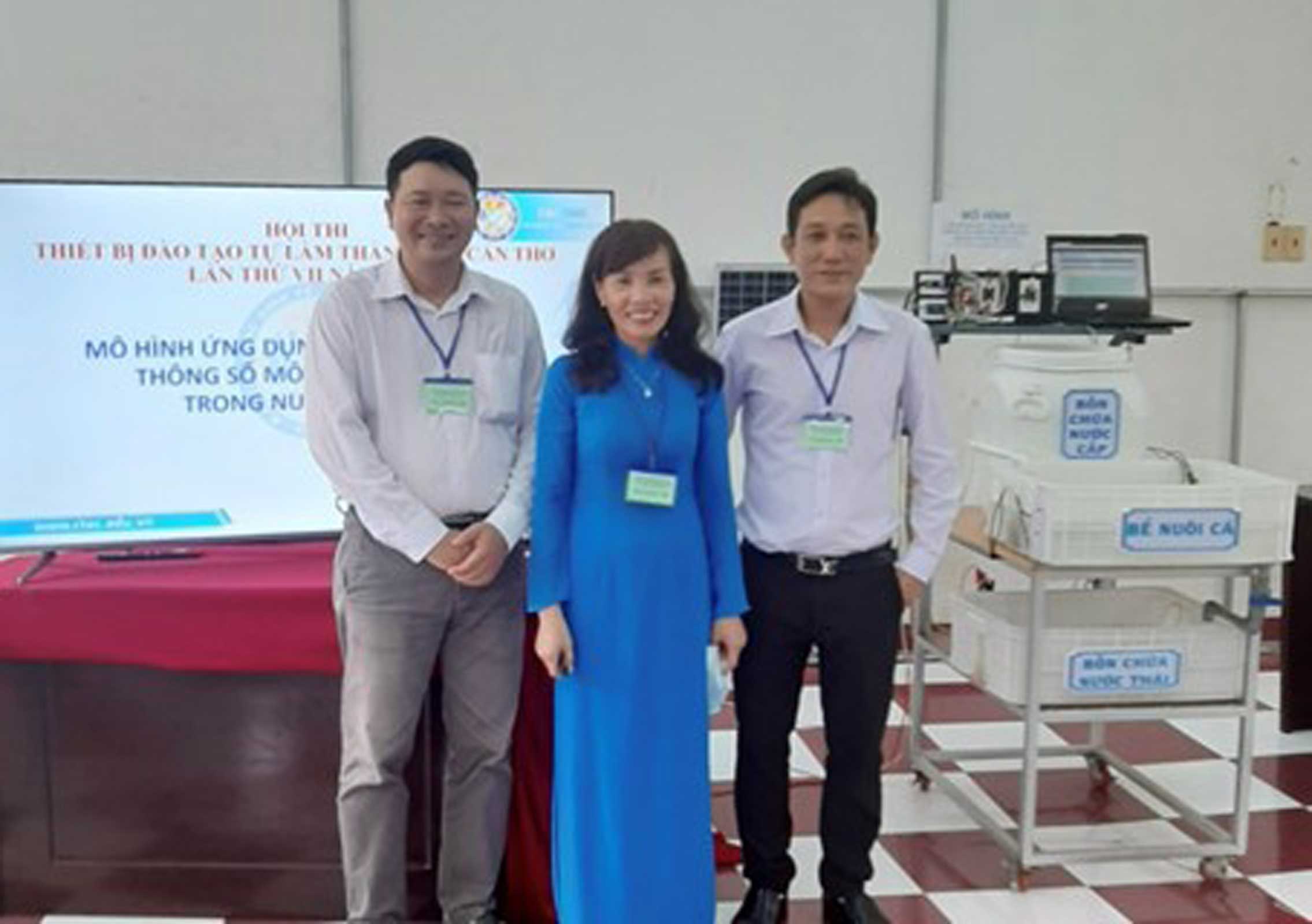 Co Hanh cung dong nghiep Anh: NVCC