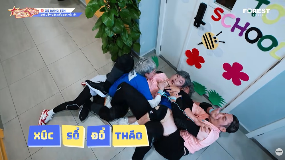 Man giang co quyet liet cua cac thanh vien Running Man 3. Anh: Cat tu video