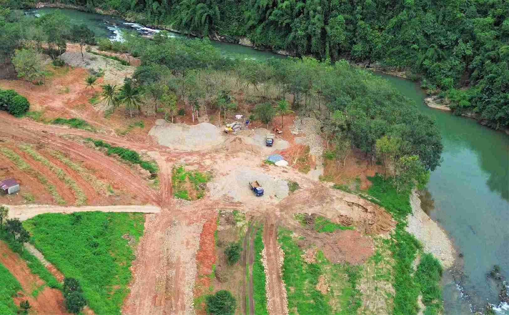 Một góc hiện trường khai thác khoáng sản không phép ven sông Đạ Quay (xã Đạ Huoai 2, Lâm Đồng). Ảnh: Phúc Khánh