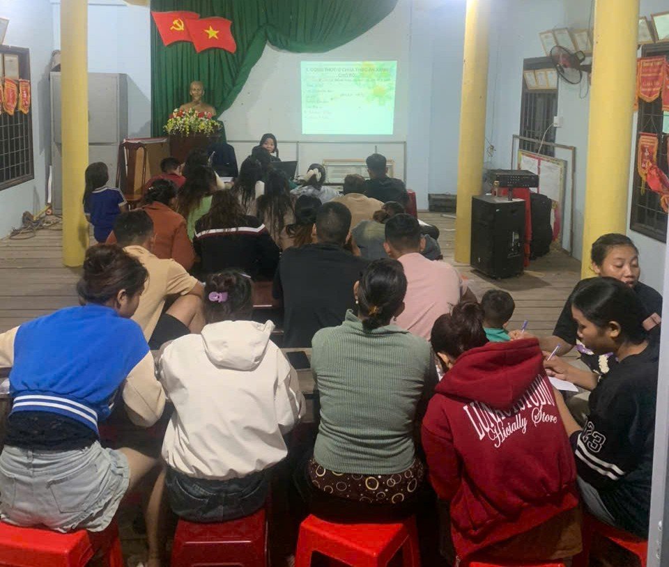 Cac hoc vien duoc ra soat ky luong, dam bao dung doi tuong. Anh: Bao Lam