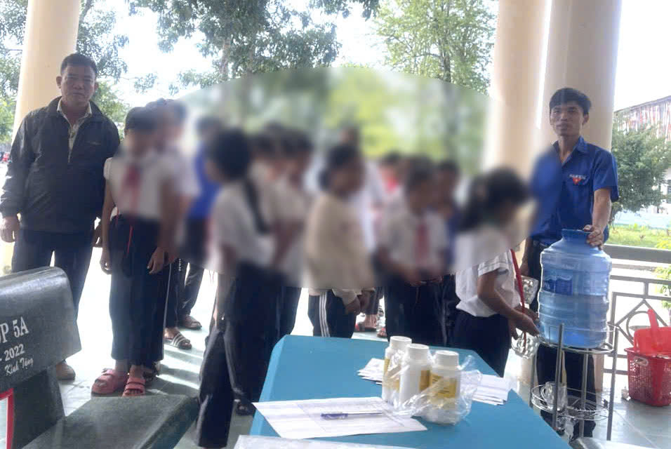 Cong tac cham soc suc khoe cho tre duoc trien khai ngay trong truong hoc. Anh: Bao Lam