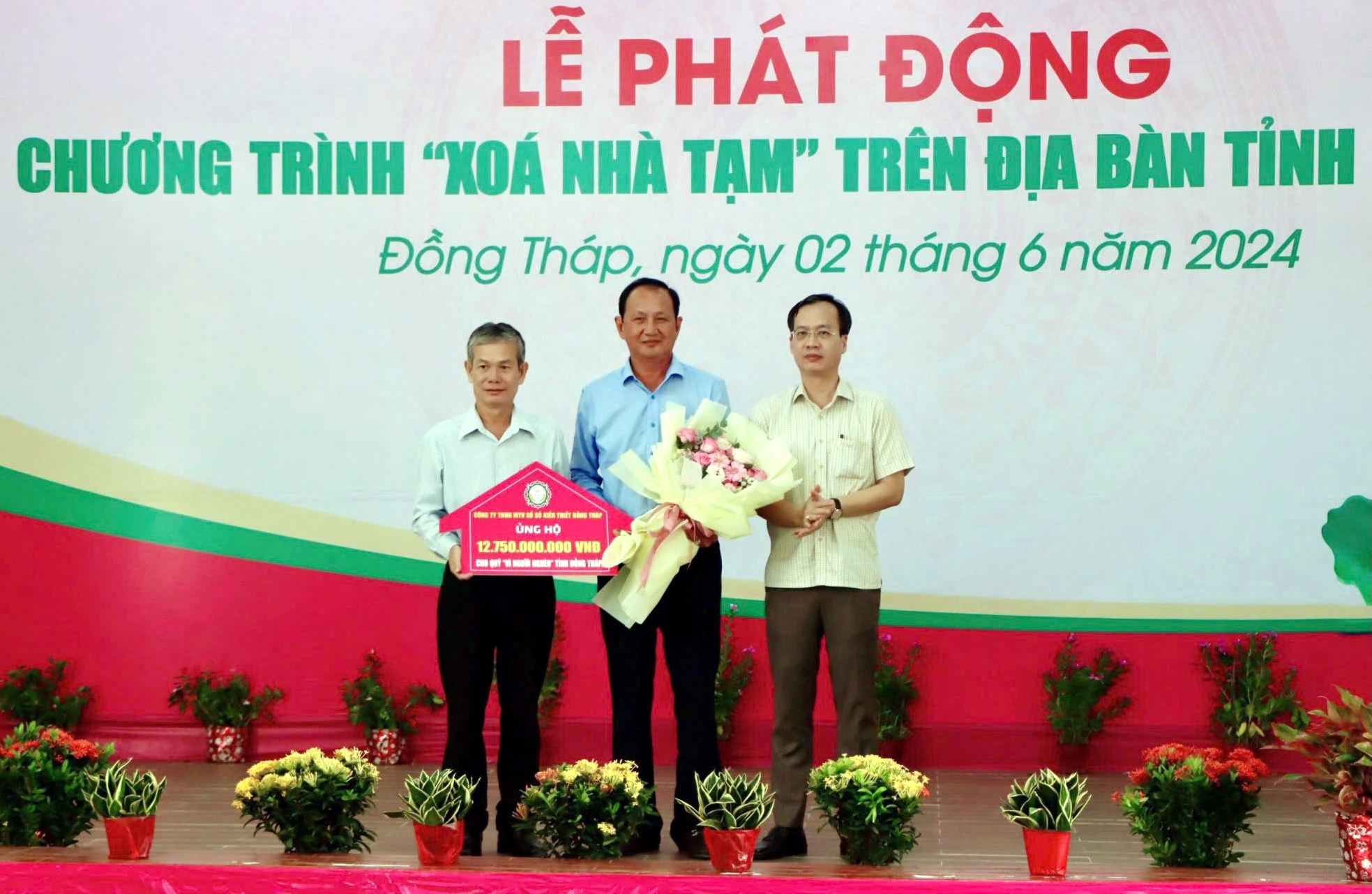 Tai le phat dong Chuong trinh xoa nha tam, tinh Dong Thap don nhan nhieu nguon luc dong gop. Anh: Tran Cong Doan